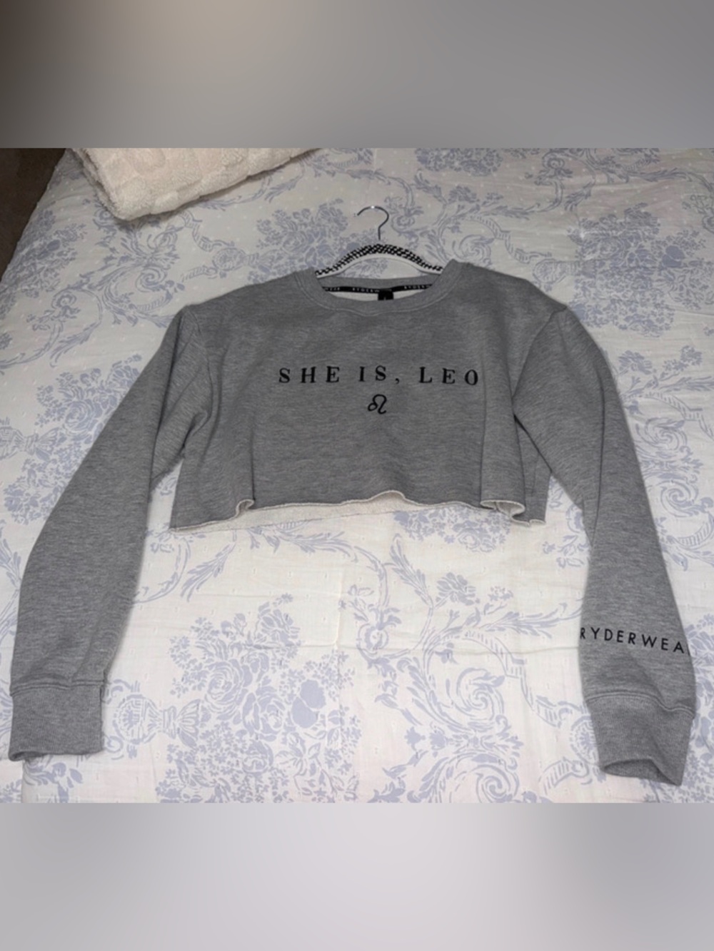 Ryderwear Gray 'She Is, Leo' Cropped Crewneck